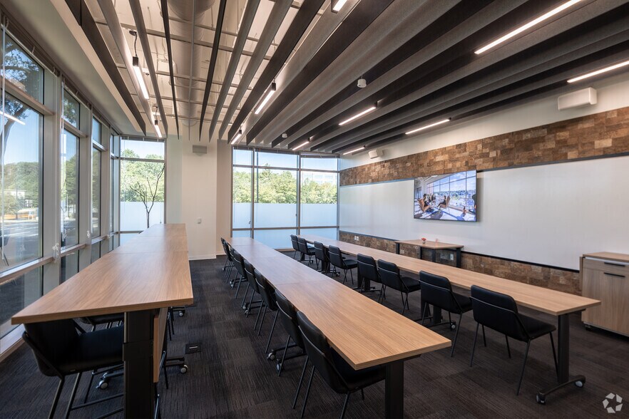 More Photos Of 100 North Point Ctr E, Alpharetta Office For Sale