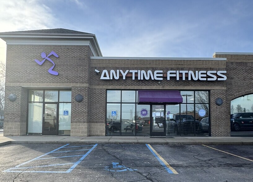 Primary Photo Of 31887-31917 Utica Rd, Fraser Freestanding For Lease