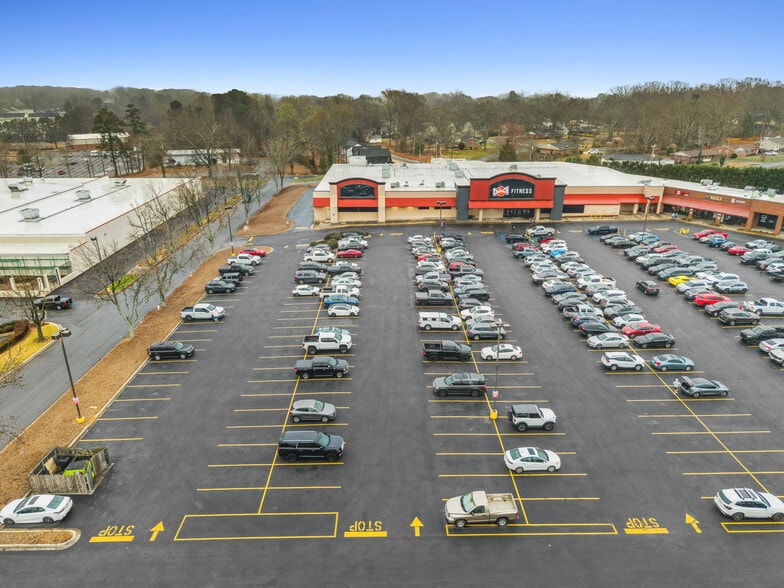 More Photos Of 201-273 W Butler Rd, Mauldin General Retail For Lease