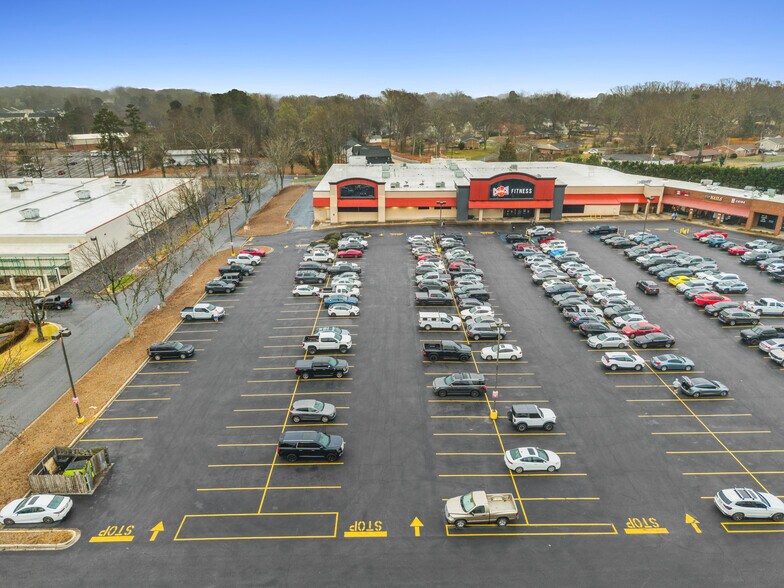More Photos Of 201-273 W Butler Rd, Mauldin General Retail For Lease