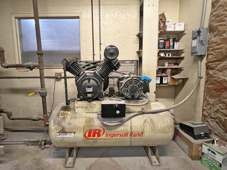 More Photos Of 711 Beaver Rd, Girard Warehouse For Sale