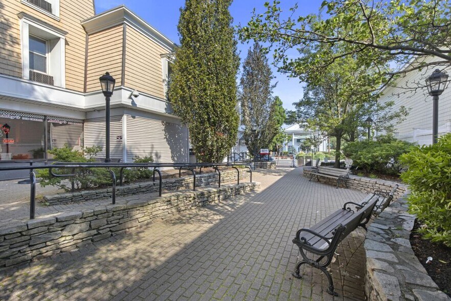 More Photos Of 724 Boston Post Rd, Madison General Retail For Lease