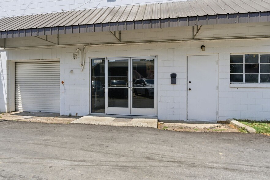 More Photos Of 1404-1406 McGavock Pike, Nashville General Retail For Lease