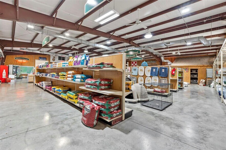 More Photos Of 1014 Linn St, Sikeston Freestanding For Sale