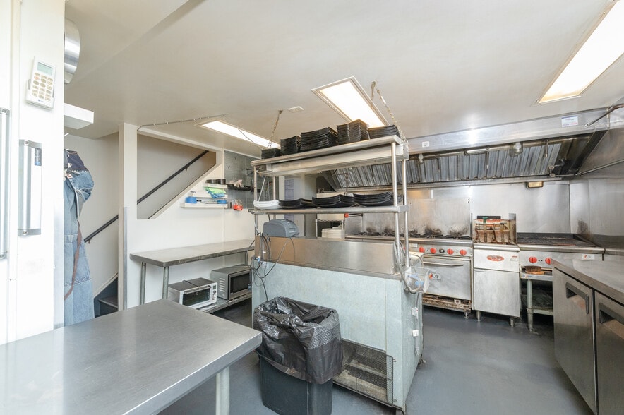 More Photos Of 110 W Orange St, Lancaster Storefront Retail Residential For Sale