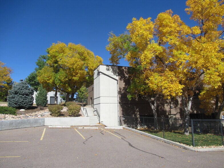 More Photos Of 5926 McIntyre St, Golden Office For Lease