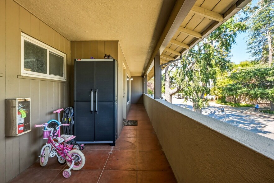 More Photos Of 1051-1055 Whipple Ave, Redwood City Apartments For Sale