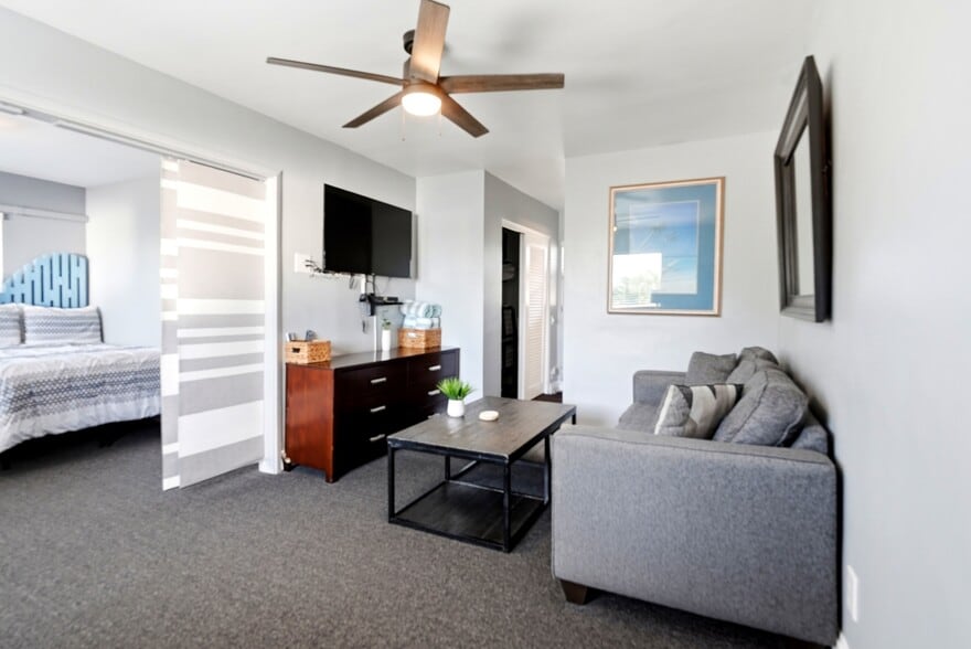 More Photos Of 11965 Gulf Blvd, Treasure Island Hotel For Sale