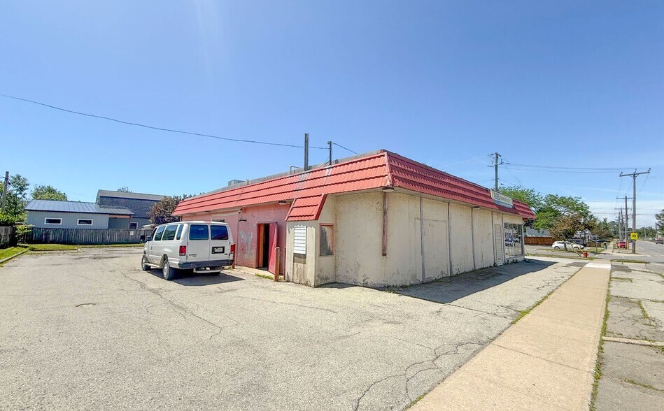 More Photos Of 477 Davis St, Port Colborne Freestanding For Sale