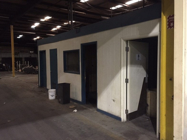 More Photos Of 400 N Harvey St, Seminole Manufacturing For Lease