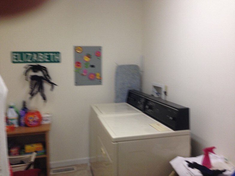 More Photos Of 412 W Douglas St, Edinburg Specialty For Sale