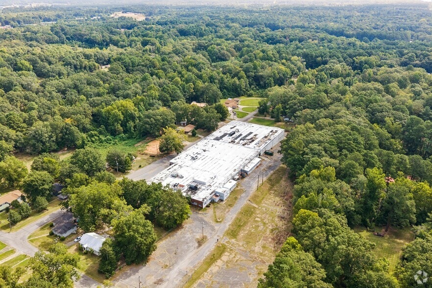 More Photos Of 300 N Newton Ave, Newton Manufacturing For Sale