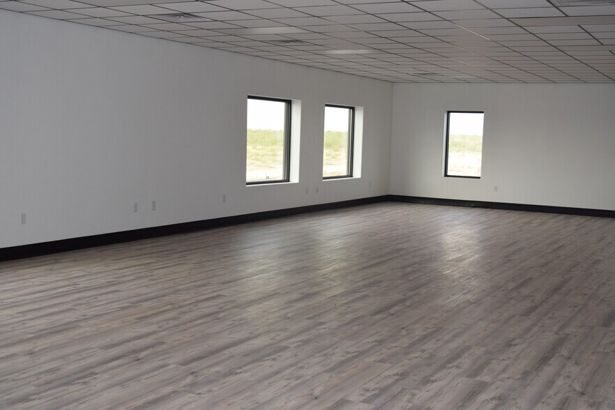 More Photos Of 6306 County 122 Rd, Midland Distribution For Lease