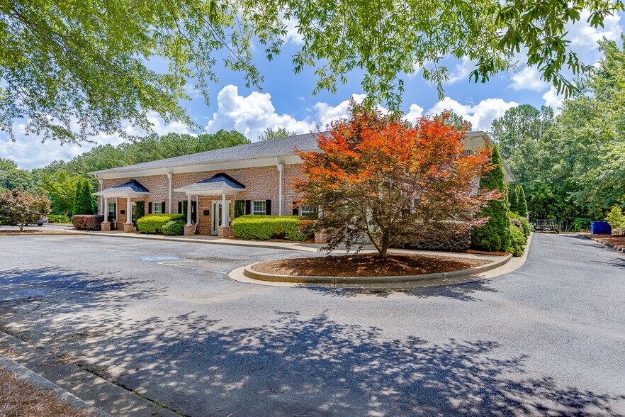 More Photos Of 6105 Atlanta Hwy, Flowery Branch Office For Lease