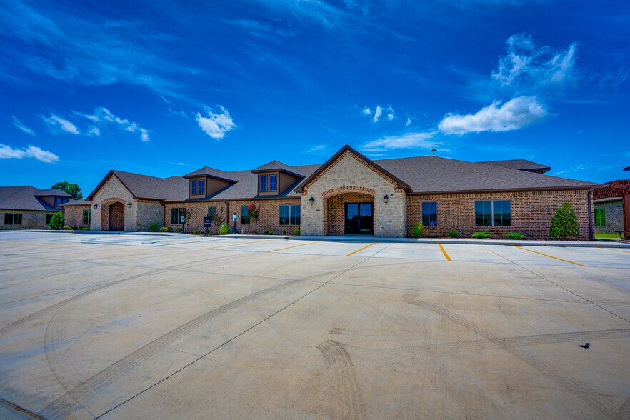 More Photos Of 710 Colony Dr, Ada Office For Lease