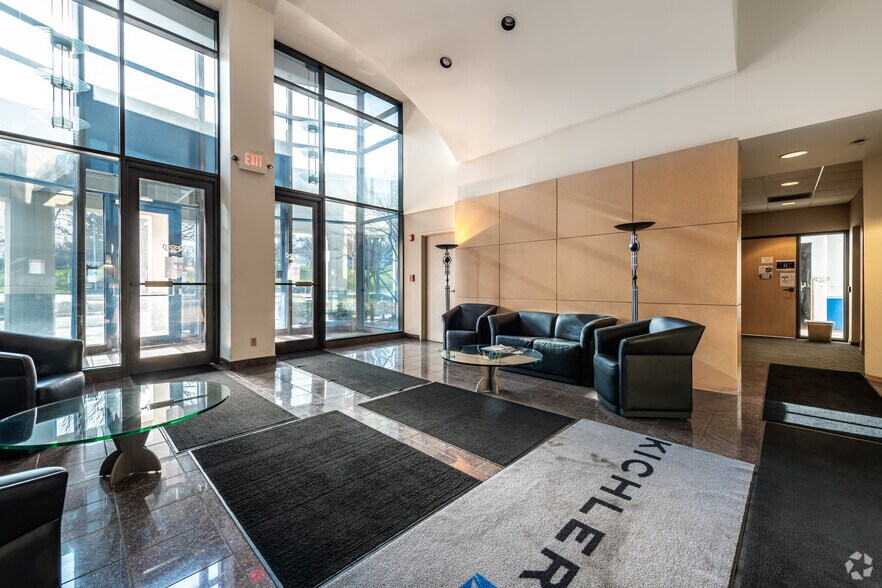 More Photos Of 7711 E Pleasant Valley Rd, Independence Showroom For Sale