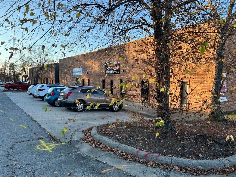 More Photos Of 641 Mcway Dr, High Point Flex For Lease