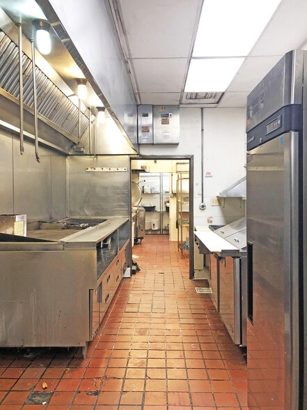 More Photos Of 5512-5530 Van Nuys Blvd, Sherman Oaks Restaurant For Lease