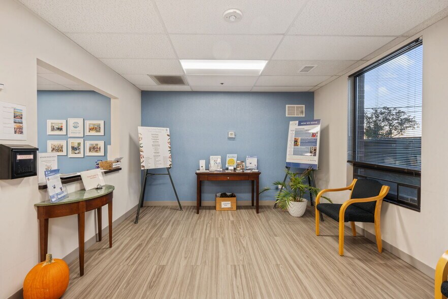 More Photos Of 3030-3140 Finley Rd, Downers Grove Unknown For Lease