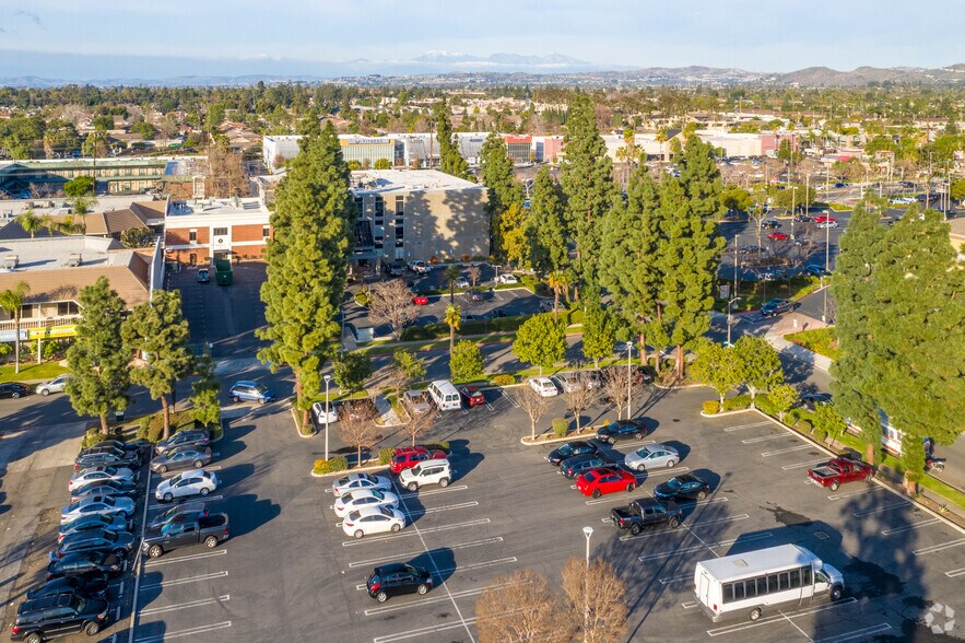 More Photos Of 1950 E 17th St, Santa Ana Office For Lease