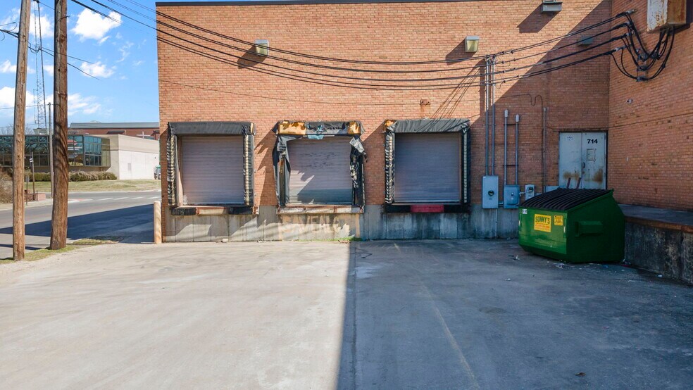 More Photos Of 121 S Sprigg St, Cape Girardeau Supermarket For Sale