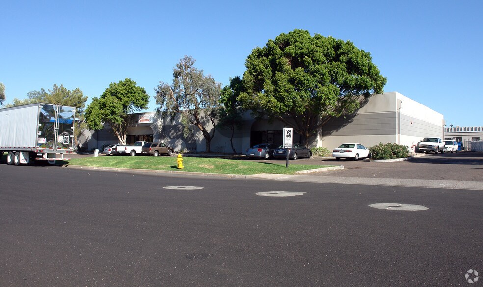 More Photos Of 3402-3418 W Flower St, Phoenix Service For Lease