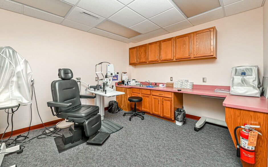 More Photos Of 508-512 N Jefferson st, New Castle Medical For Sale