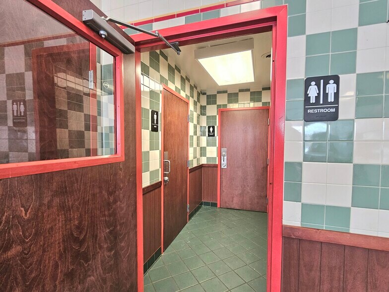 More Photos Of 855 W Cook St, Manteno Restaurant For Sale