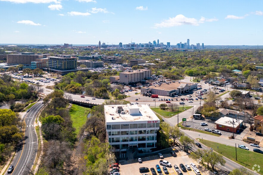 More Photos Of 1500 W 38th St, Austin Medical For Lease