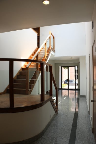 More Photos Of 145 S Rodeo Dr, Beverly Hills Storefront Retail Office For Lease