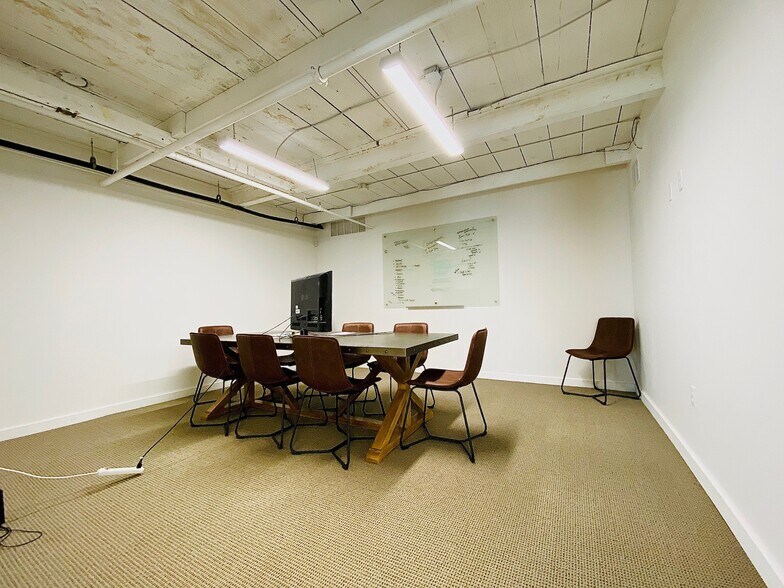 More Photos Of 916 Bryan Ave, Fort Worth Loft Creative Space For Lease