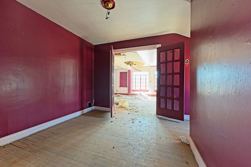 More Photos Of 400 SW 28th St, Oklahoma City Specialty For Sale