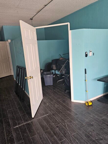 More Photos Of 917 E Main St, Klamath Falls Flex For Sale