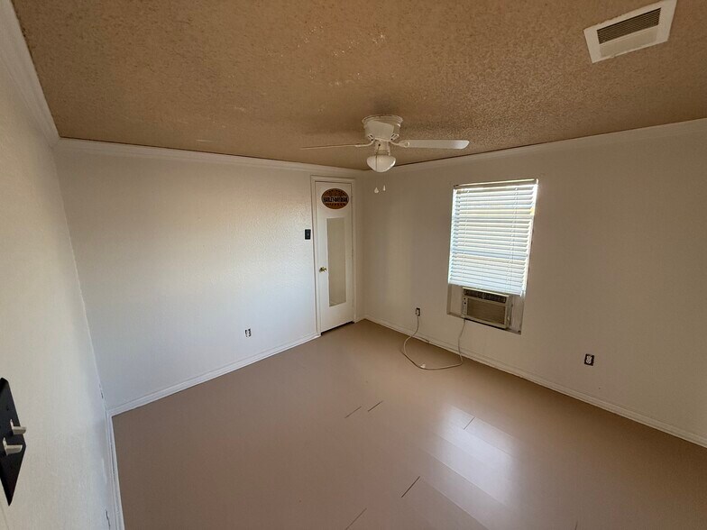More Photos Of 2162 S Airport Dr, McKinney Industrial For Lease
