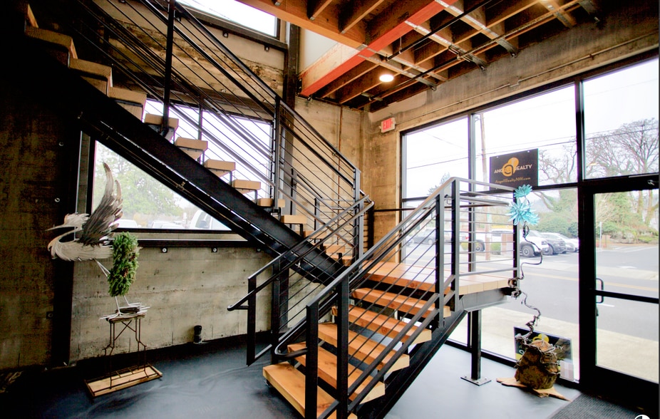 More Photos Of 502 7th St, Oregon City Storefront Retail Office For Lease