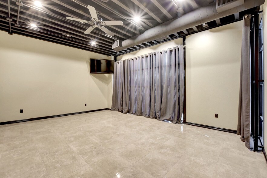 More Photos Of 3852 E Post Rd, Las Vegas Warehouse For Sale