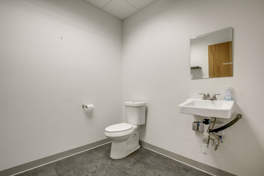 More Photos Of 12446 State Highway 205, Lavon Flex For Sale