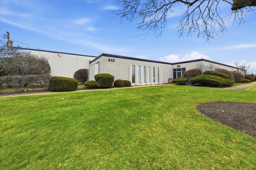 More Photos Of 440 Northland Blvd, Forest Park Manufacturing For Lease