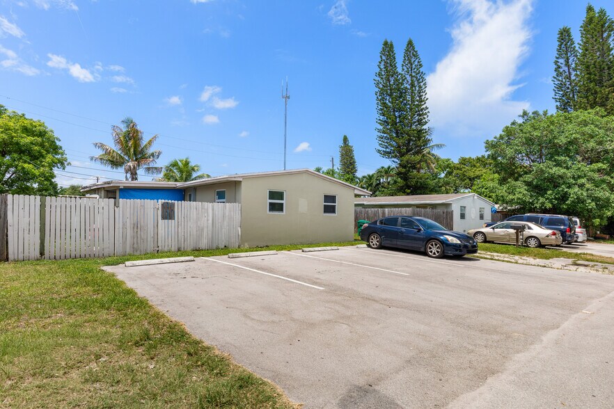 More Photos Of 5521 SW 34th St, Pembroke Park Multifamily For Sale