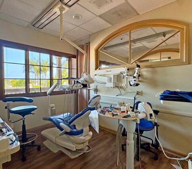 More Photos Of 1525 State St, Santa Barbara Serviced Offices For Sale