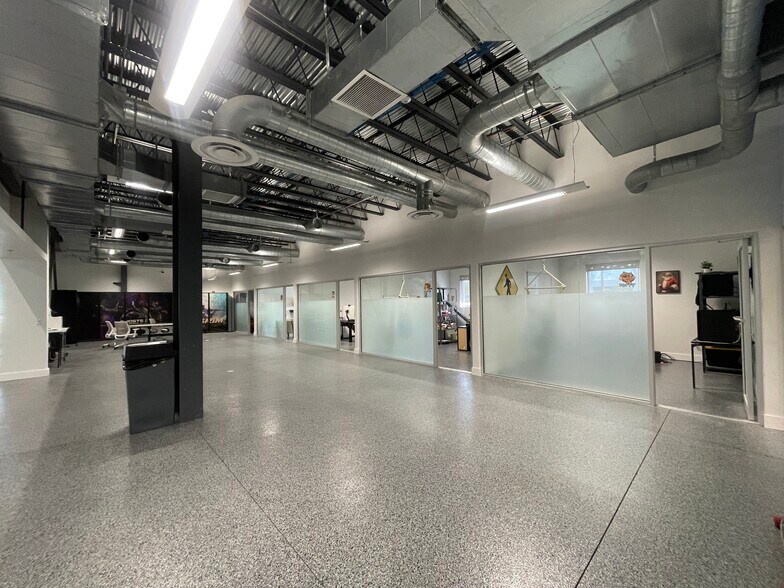 More Photos Of 195 Triple Diamond Blvd, North Venice Research And Development For Lease