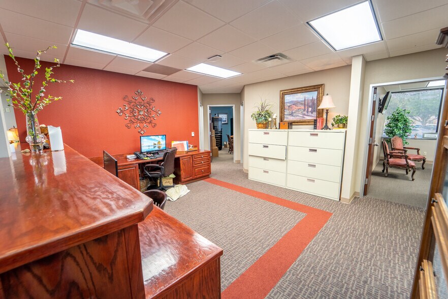 More Photos Of 115 Medical Dr, Victoria Medical For Sale