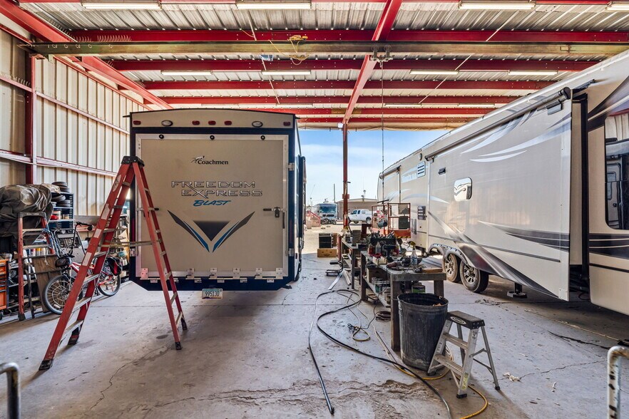 More Photos Of 7659 W Hatcher Rd, Peoria Warehouse For Sale