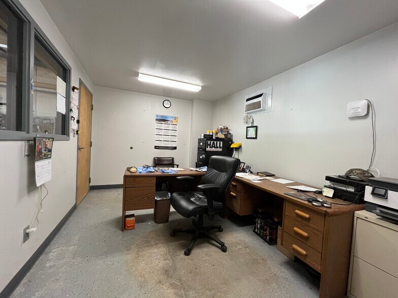 More Photos Of 6415 Lakeview Rd, Charlotte Unknown For Lease