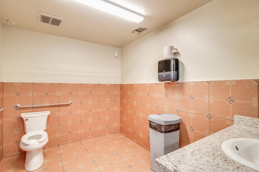 More Photos Of 21 E Athens St, Winder General Retail For Sale