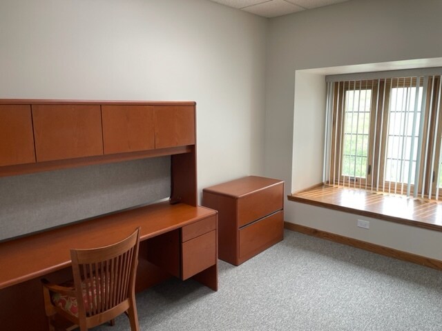 More Photos Of 28085 N Ashley Cir, Libertyville Medical For Sale