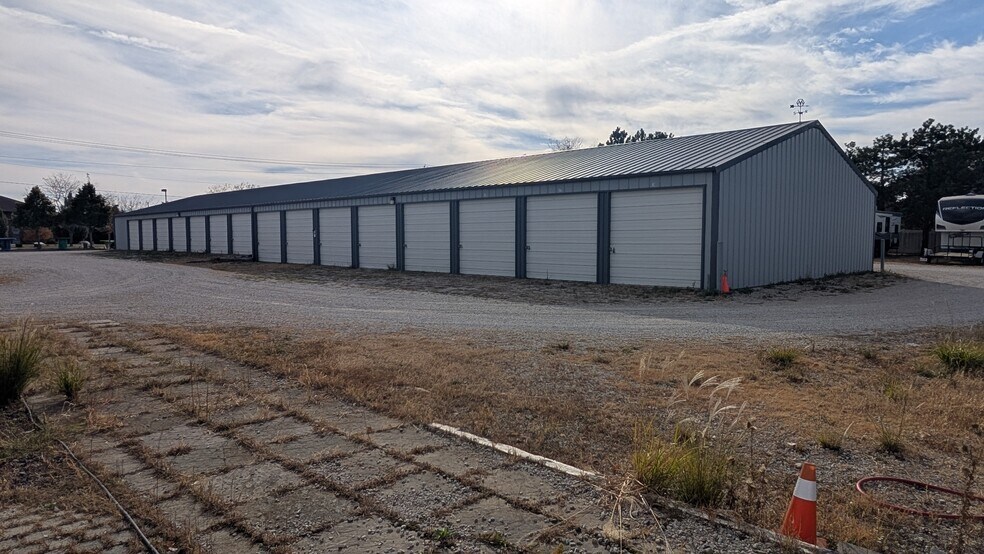 More Photos Of 1804 N Towanda Barnes Rd, Bloomington Flex For Lease
