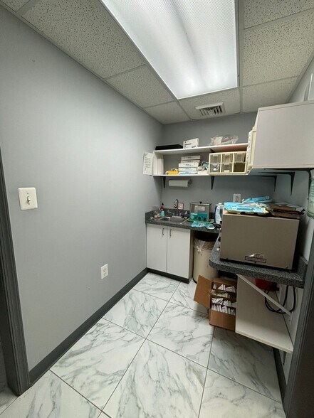 More Photos Of 1949 Devereaux Ave, Philadelphia Medical For Lease