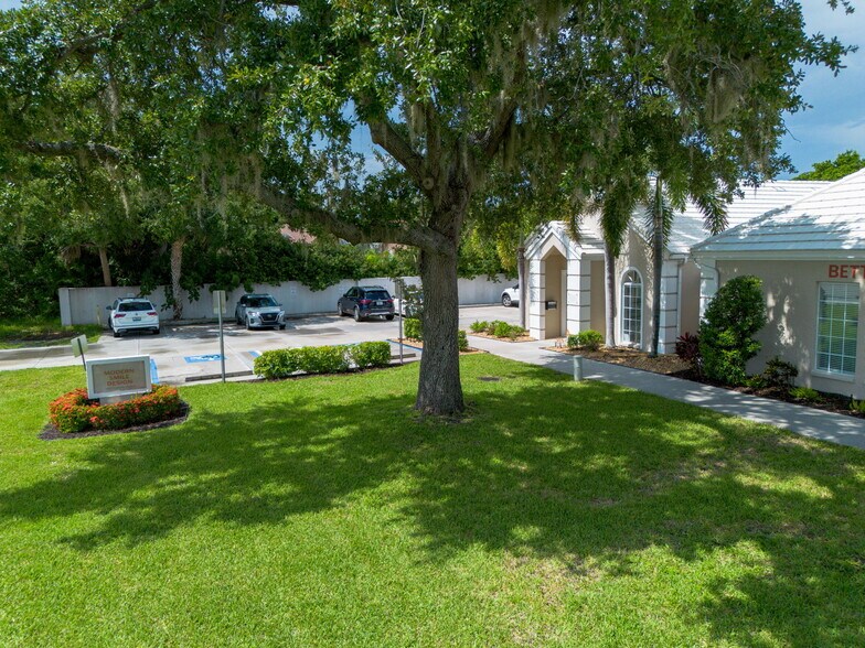 More Photos Of 3900 Clark Rd, Sarasota Medical For Lease