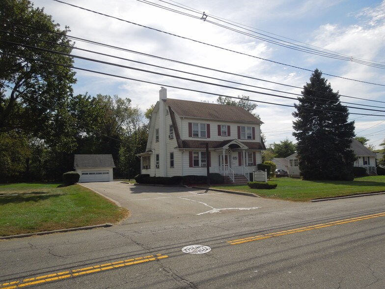More Photos Of 142 Oak Tree Ave, South Plainfield Office For Lease